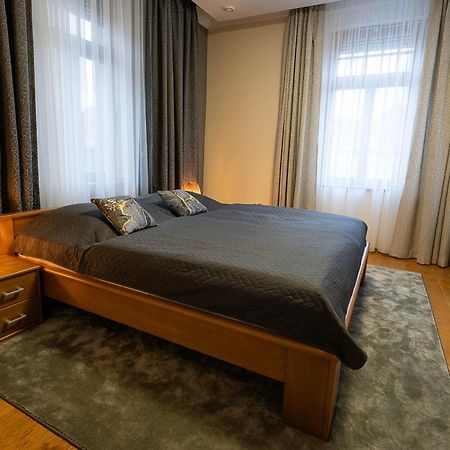 Executive 2-Bdrm Central Suite Ústí nad Labem Exterior foto