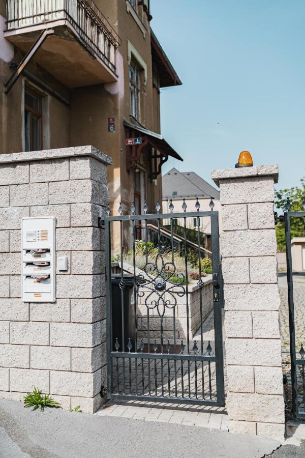 Executive 2-Bdrm Central Suite Ústí nad Labem Exterior foto